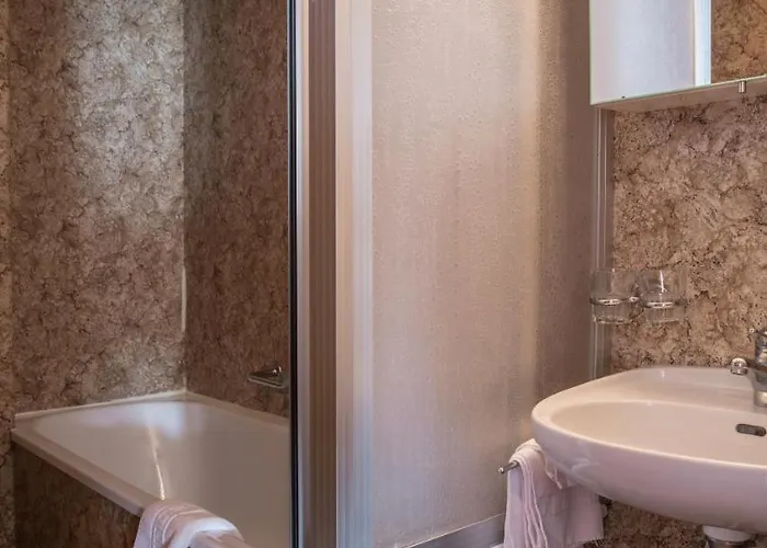 伯吉纳酒店 萨斯费