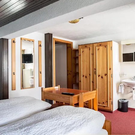 Burgener ホテル サース フェー